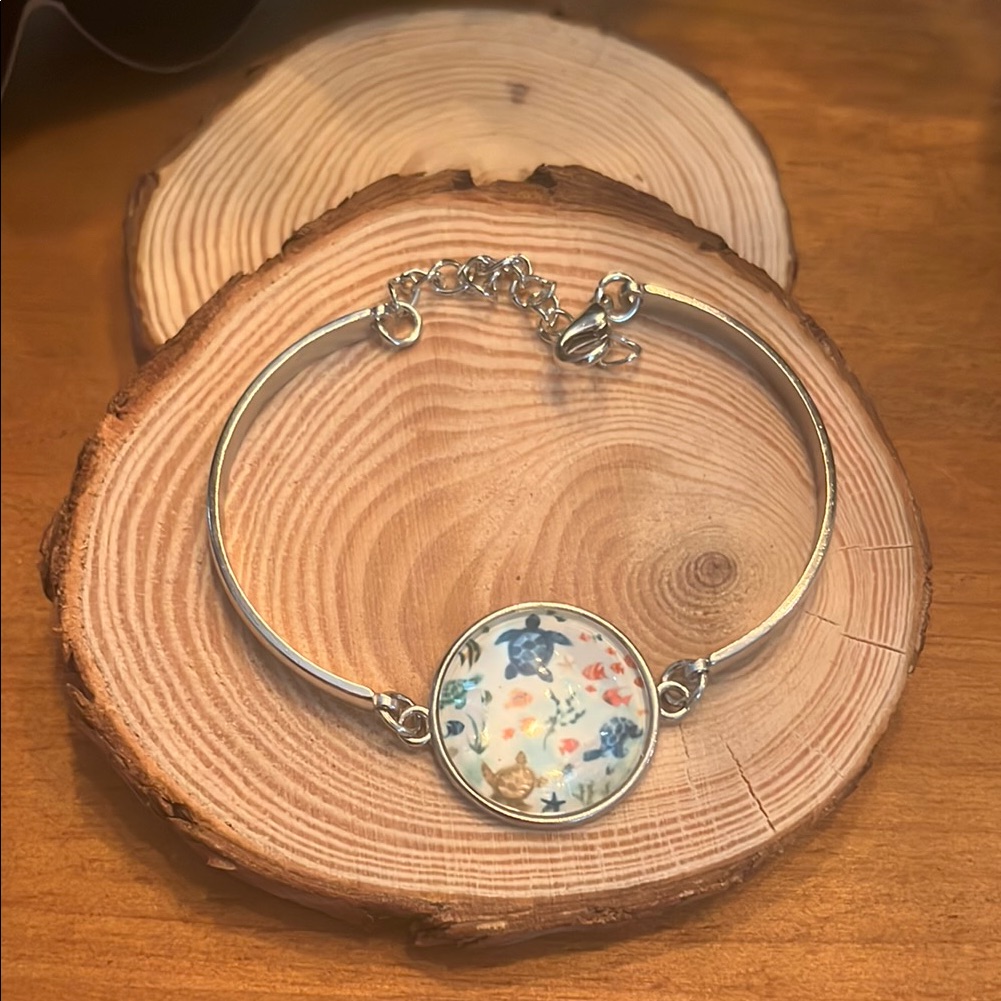 Hand Crafted Sea Turtle Bracelet 8$